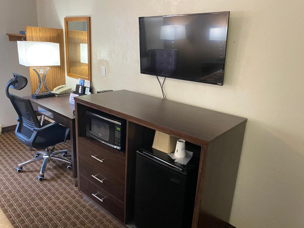 Super 8 By Wyndham Hotel