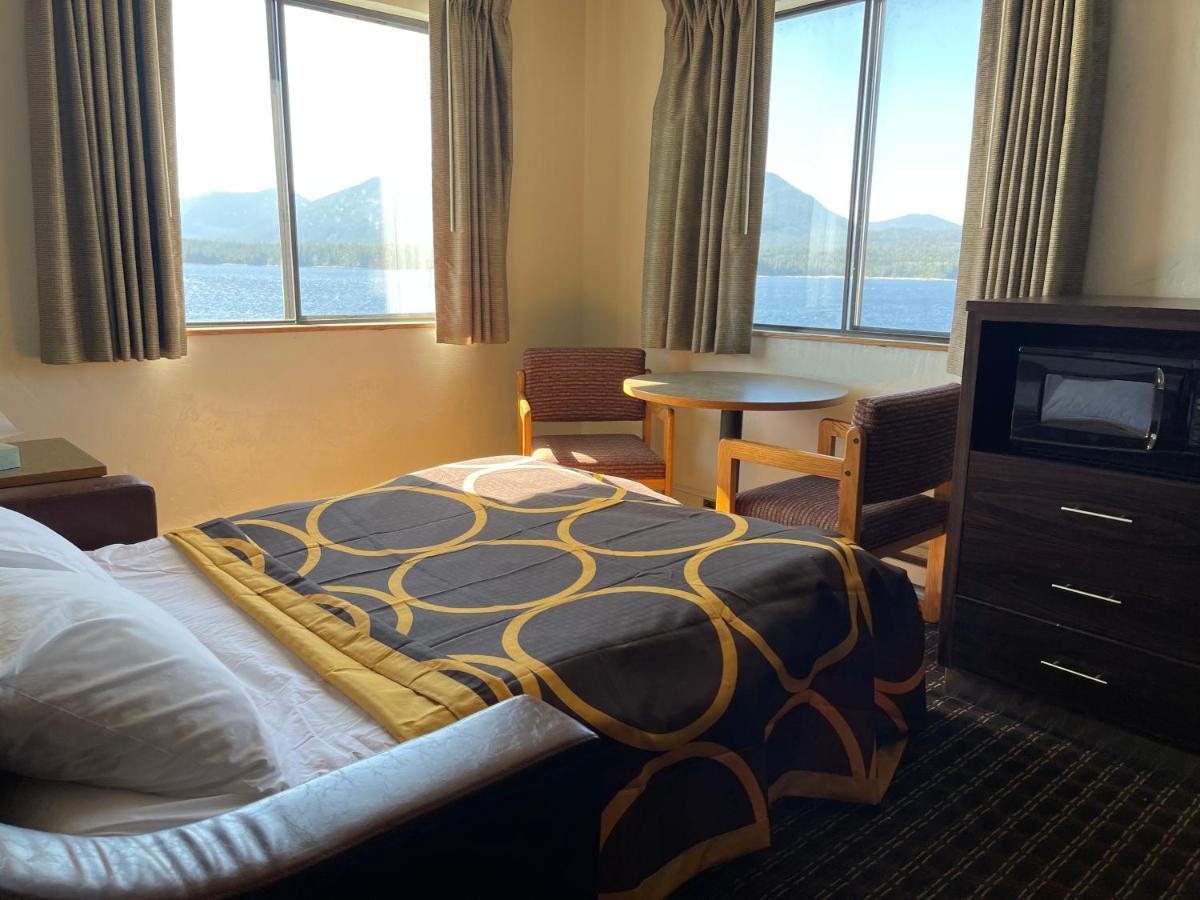 Super 8 By Wyndham Hotel